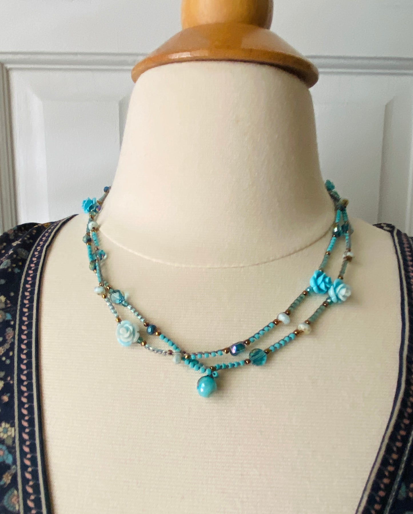Blue roses layering necklace
